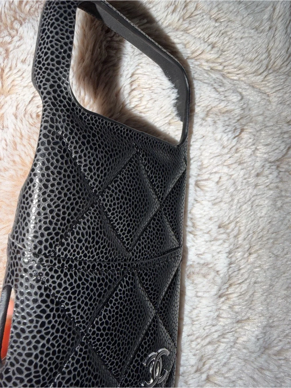 17 pro max Black Quilted Leather Phone Case